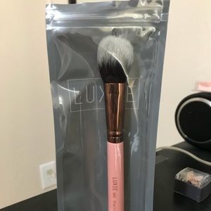 LUXE pro precision foundation makeup brush